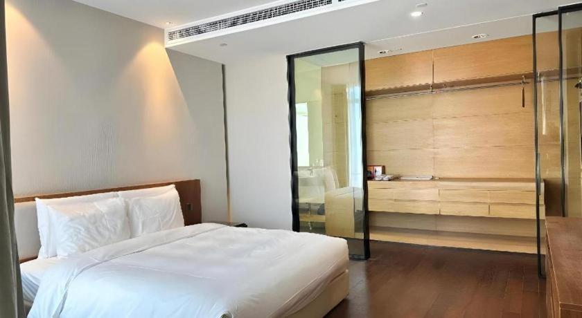Grand Madison Qingdao Harbour-View Central（Former Qingdao Farglory Hotel） Exterior photo