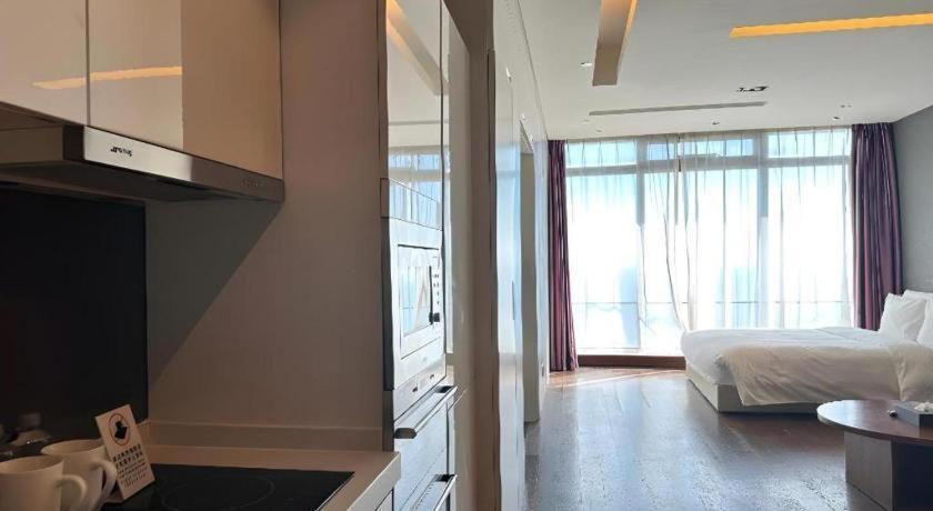 Grand Madison Qingdao Harbour-View Central（Former Qingdao Farglory Hotel） Exterior photo